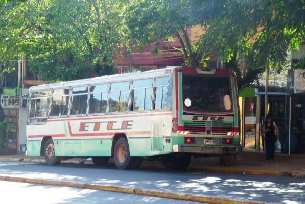 Choferes de Eldorado iniciaron un paro por falta de pago de haberes