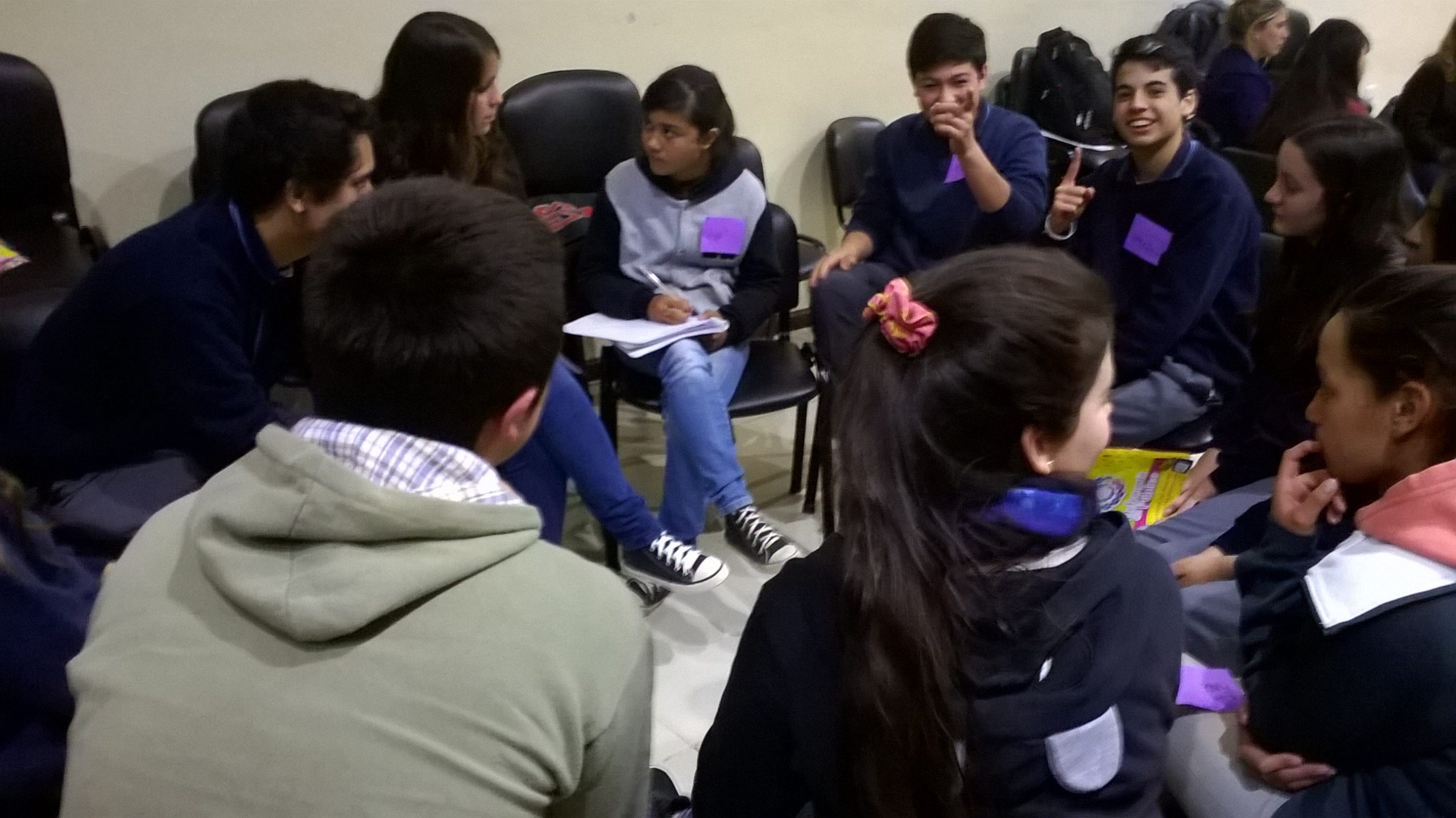 Estudiantes se juntan a “flashear” sobre ESI, trabajo, ambiente y tecnología