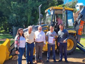 Yacyretá entregó moderna maquinaria al municipio de Loreto