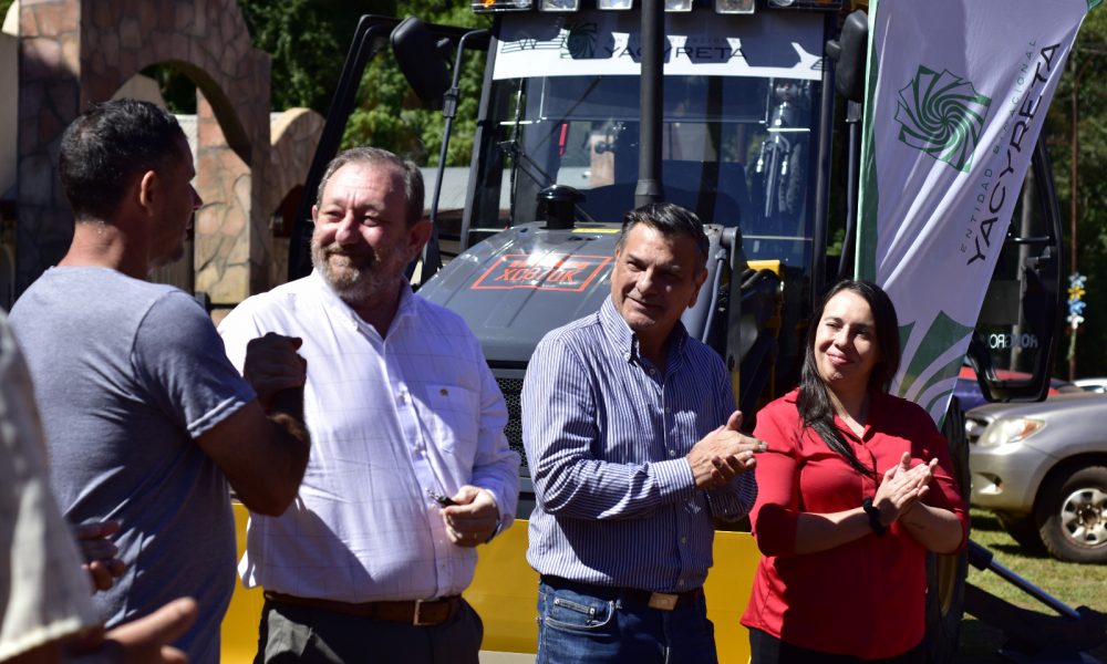 Yacyretá entregó moderna maquinaria al municipio de Loreto