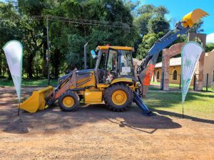 Yacyretá entregó moderna maquinaria al municipio de Loreto