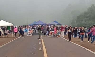 Asamblea del FTEL: docentes cortan la ruta 12 en Urquiza