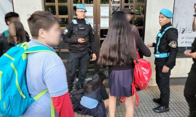 Alumnas se agarraron a las piñas en la plaza San Martín