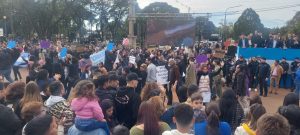Gremios docentes irrumpieron en desfile por el Día de la Bandera en Candelaria