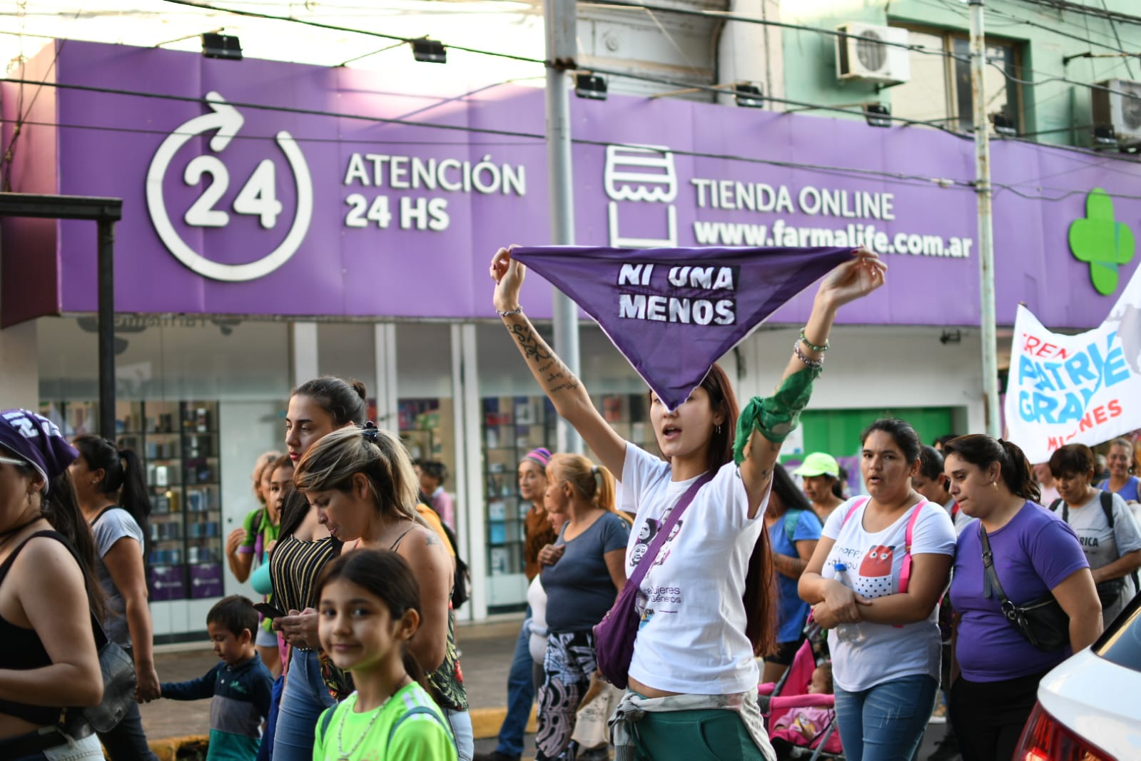 Multitudinaria marcha contra la violencia machista a 8 años de Ni Una Menos