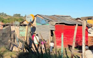 Familias del barrio Cruz del Sur sin agua reclaman presencia activa del Estado