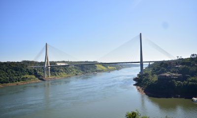 pescador paraguayo río paraná iguazú