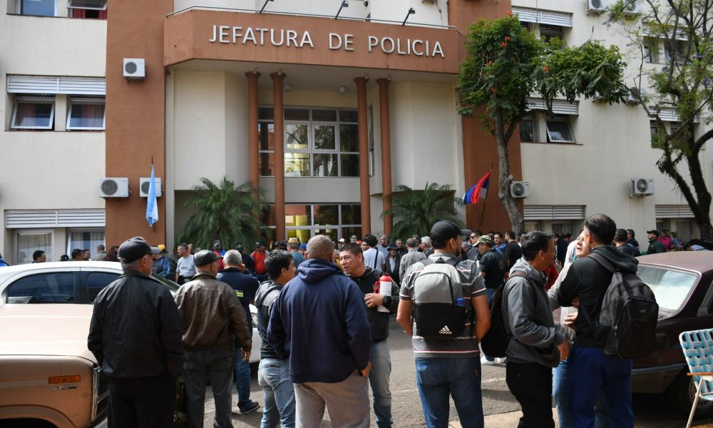 Aumento de $5.568 y bono de $8.000 para policías y penitenciarios de Misiones