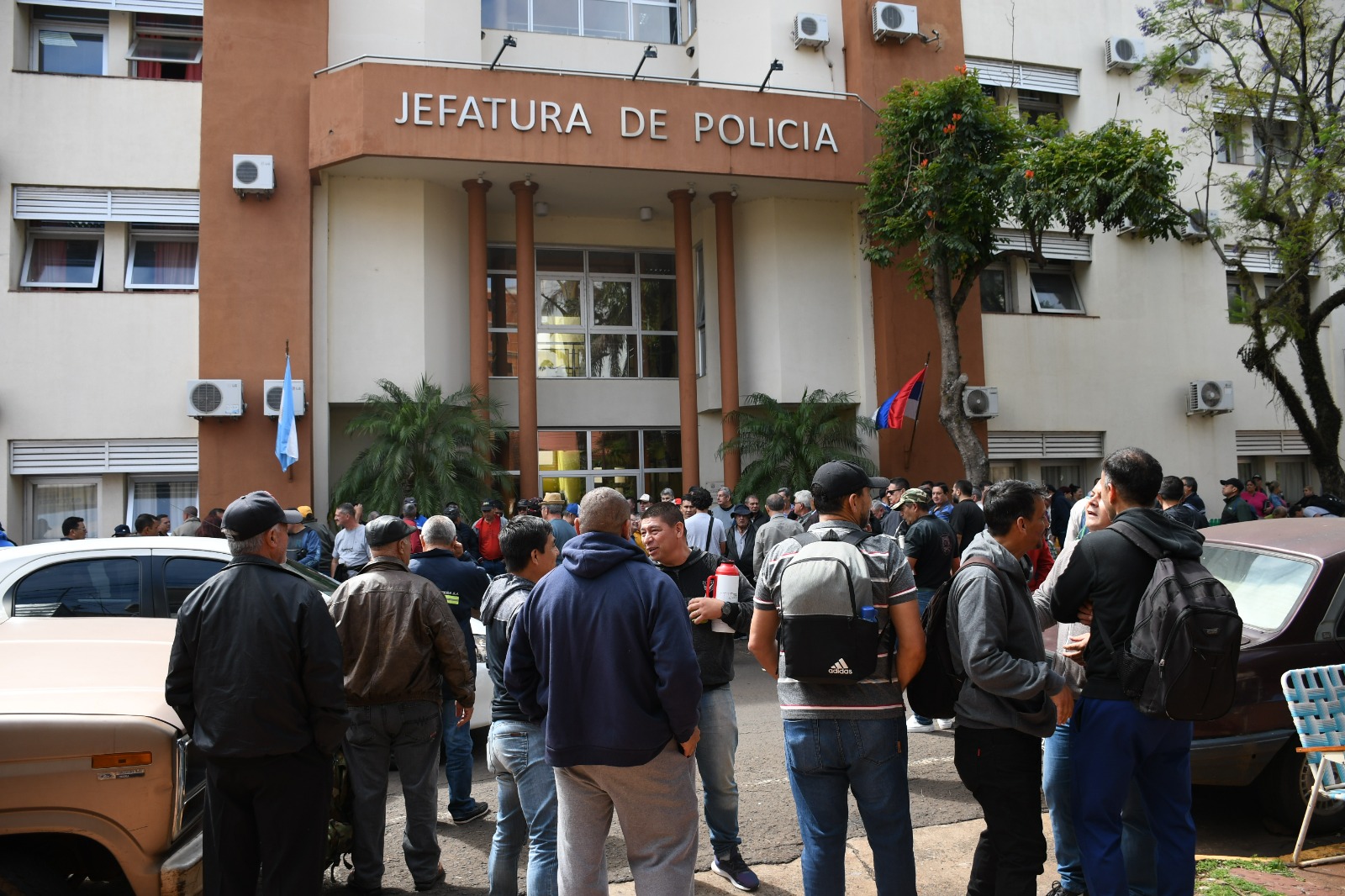 Aumento de $5.568 y bono de $8.000 para policías y penitenciarios de Misiones