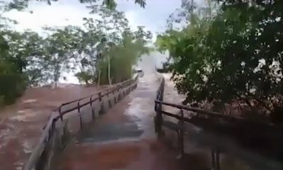 Cierran Cataratas por crecida del río Iguazú que arrastró pasarelas