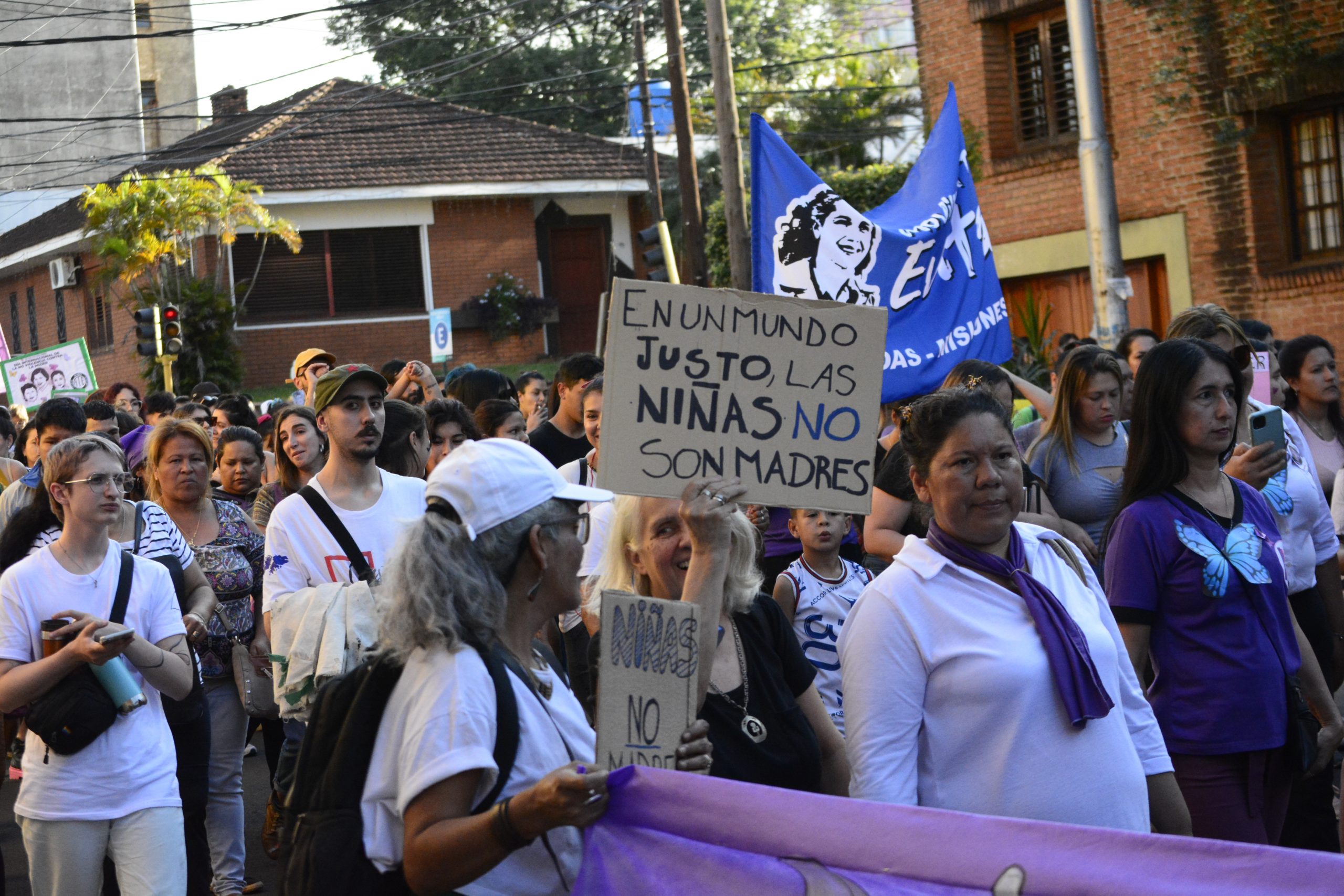 Activistas marcharon contra las violencias y en defensa del aborto