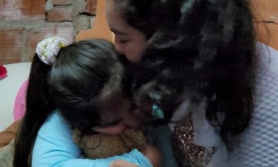 Niña de 5 años se reencontró con su peluche perdido en terminal Quaranta