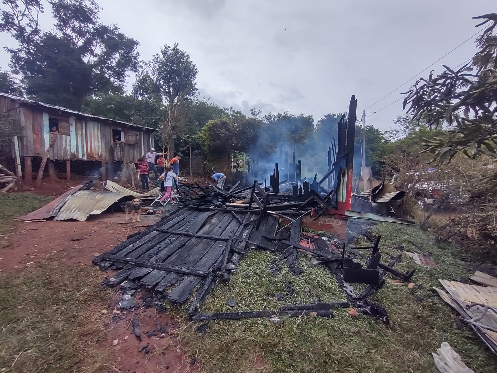 Dos heridos por incendio y explosión de una garrafa en una casa de Aristóbulo