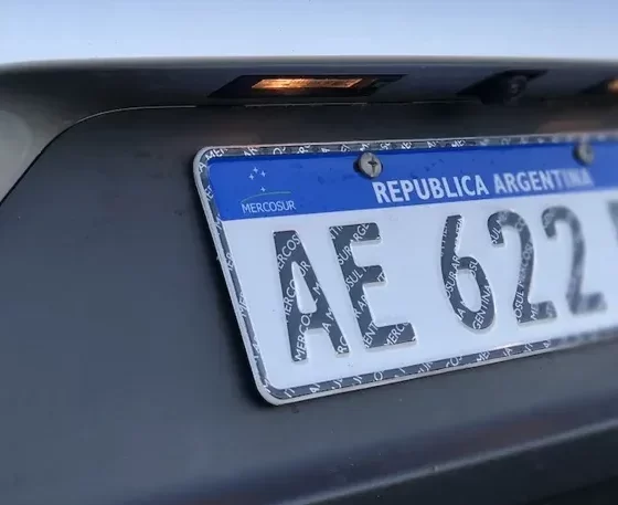 Autorizan patentes de papel ante falta de insumos para las placas metálicas