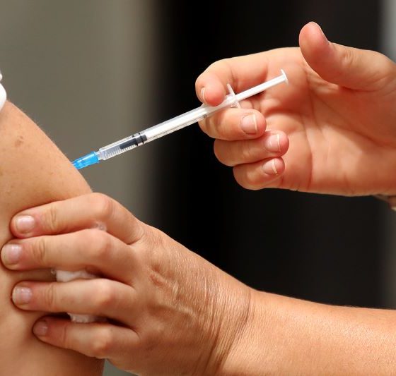Salud pública vacunará gratis contra el dengue con turnos por Alegramed