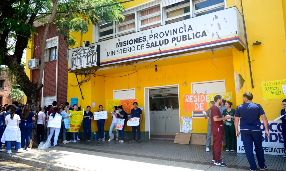 Médicos residentes de paro hace 5 días: “No llegamos a la canasta básica”