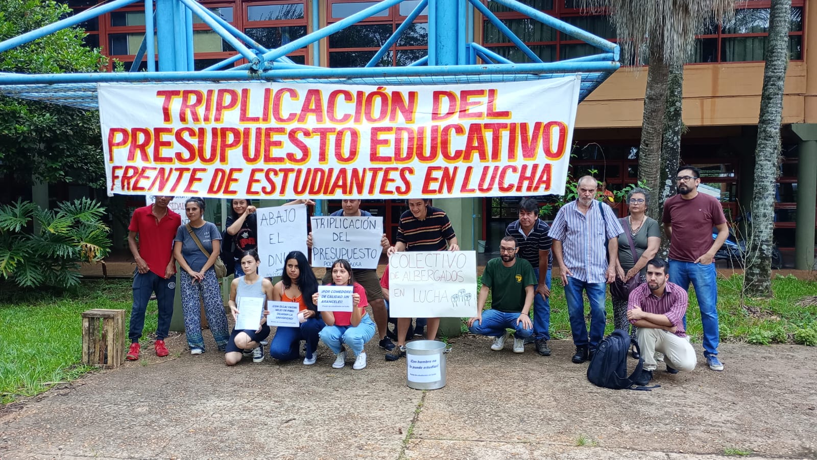 Sentada en campus de la Unam: “Queremos certezas sobre el comedor y las becas”