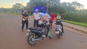 Huyeron de una picada clandestina, arrollaron un patrullero y fueron demorados