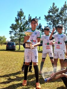 Tiene 12 años, es arquero y sueña con viajar a Santa Fe para jugar al fútbol 