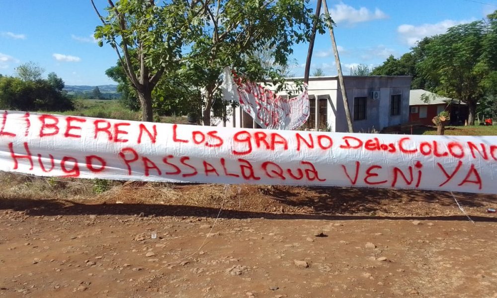 Colonos se movilizan en contra de subasta de soja incautada en El Soberbio