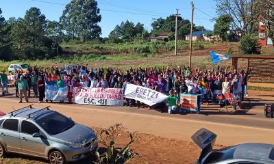 Docentes cortaron rutas por la mañana y realizan asamblea en el acampe