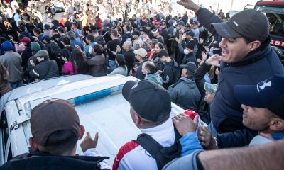 policías