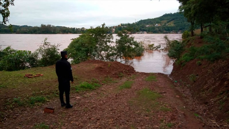 Varias localidades en alerta ante pico de crecida del Uruguay para la tarde