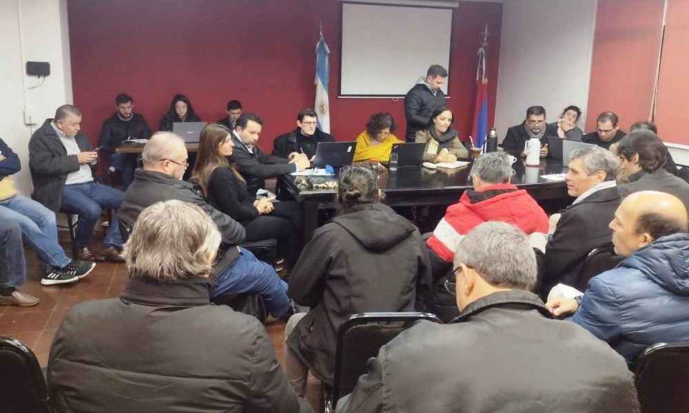 Gobierno y gremios docentes acordaron aumento salarial a cobrar en agosto 