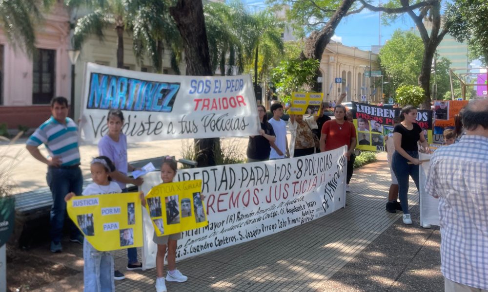 Familiares de ex policías detenidos: "Es una lucha, necesitamos respuestas"