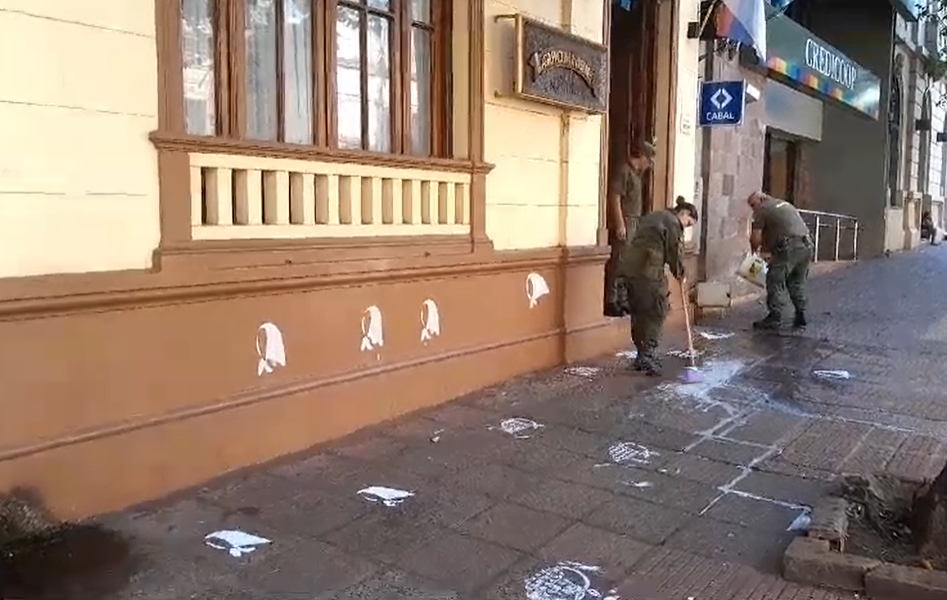 Día de la Memoria: borraron pañuelos pintados en sedes del Ejército y GNA