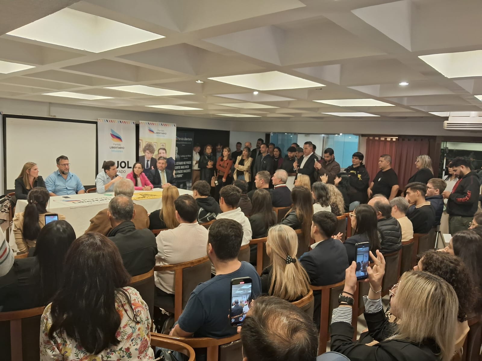 Arjol encabeza lista de diputados por el Partido Libertario para el 8 de junio 11 Arjol encabeza lista de diputados por el Partido Libertario para el 8 de junio imagen-10