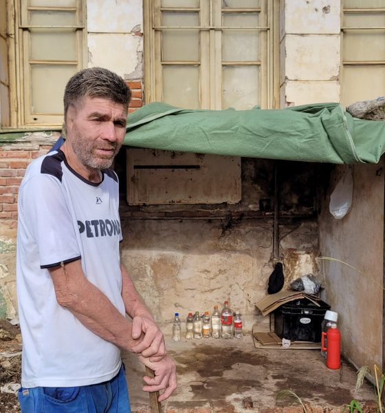 Después del cáncer quedó en la calle y ahora vive en el viejo Madariaga