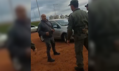 Dos taxistas presos por agredir a un conductor de Uber en estación de tren