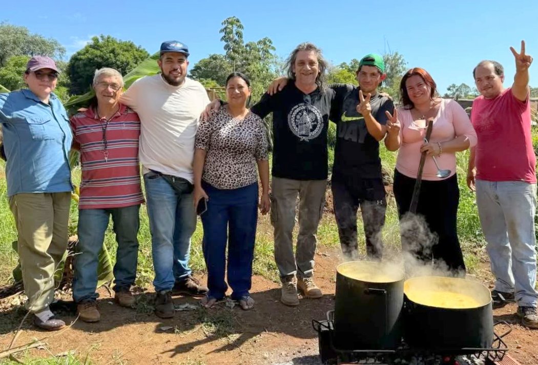 Familias participan de taller de bioconstrucción impulsado por el partido TTT