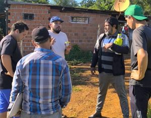 Familias participan de taller de bioconstrucción impulsado por el partido TTT