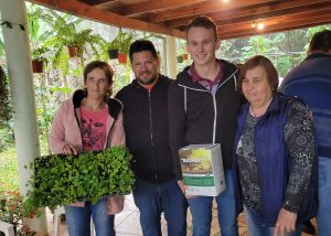 Más de 30 productores locales recibieron insumos para fortalecer la agricultura