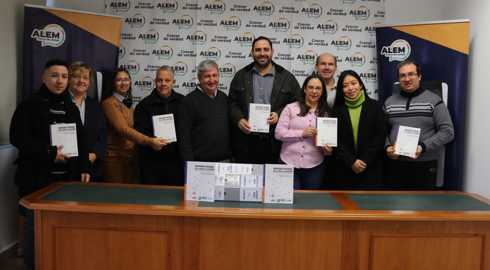 Presentan libro "Rompiendo Décadas: De la idea a la acción"