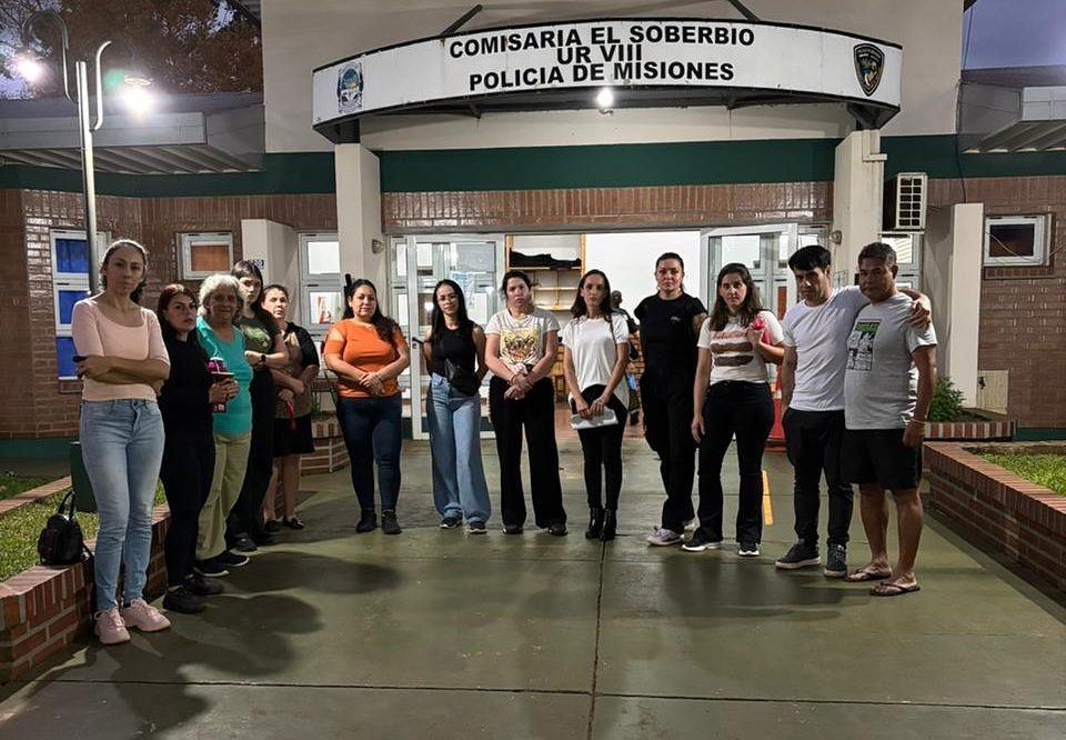 Acusan a docente de El Soberbio por fotografiar y “chantajear” a sus alumnos