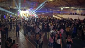 Coronan a Valeria Cufré como reina en el cierre de la Fiesta del Docente
