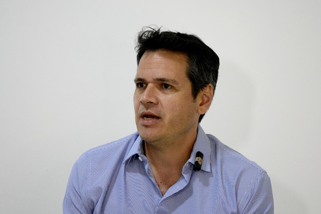 González