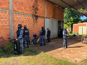 En la fábrica abandonada fueron detenidos tres hombres que estaban junto a la niña de 12 años.