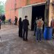 Rescatan niña de 12 años en una fábrica abandonada y detienen a tres hombres