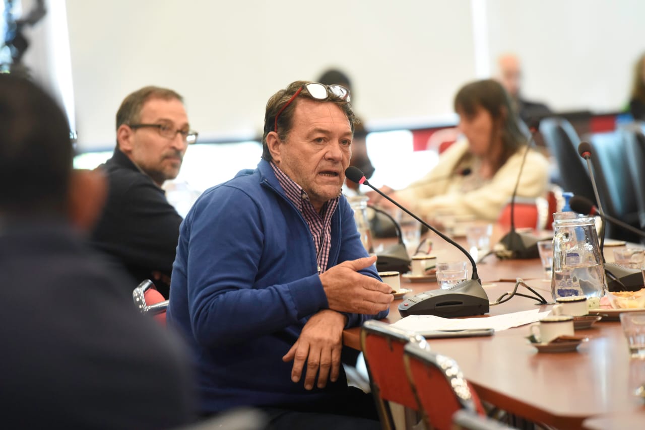 Cacho Bárbaro reclama una rebaja de la luz por la falta de gasoducto