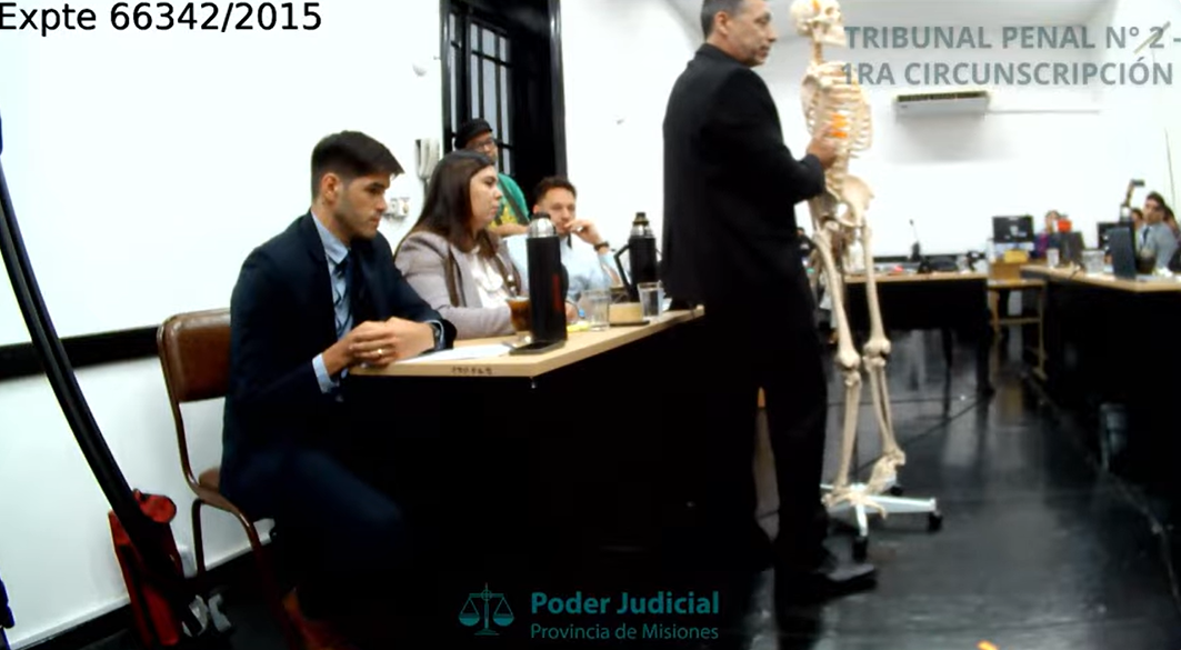 forense guirula costillas