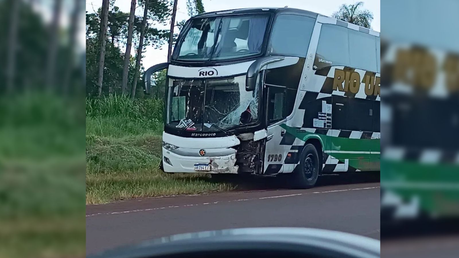Dos fallecidos tras choque frontal entre un colectivo y una moto en ruta 12