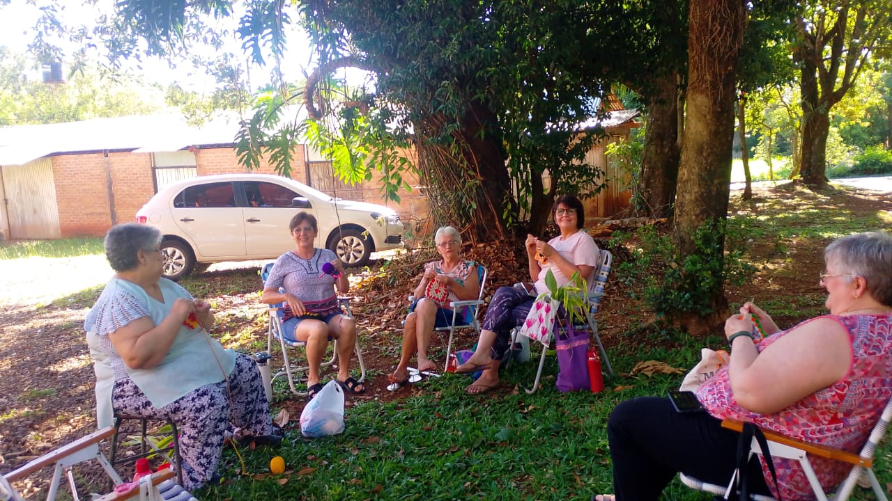 El árbol navideño tejido por adultos mayores que emociona a Montecarlo imagen-8