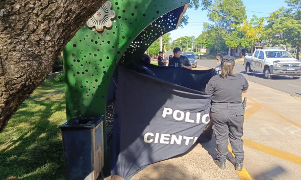 Se descompensó y murió en un parada de colectivos en Posadas