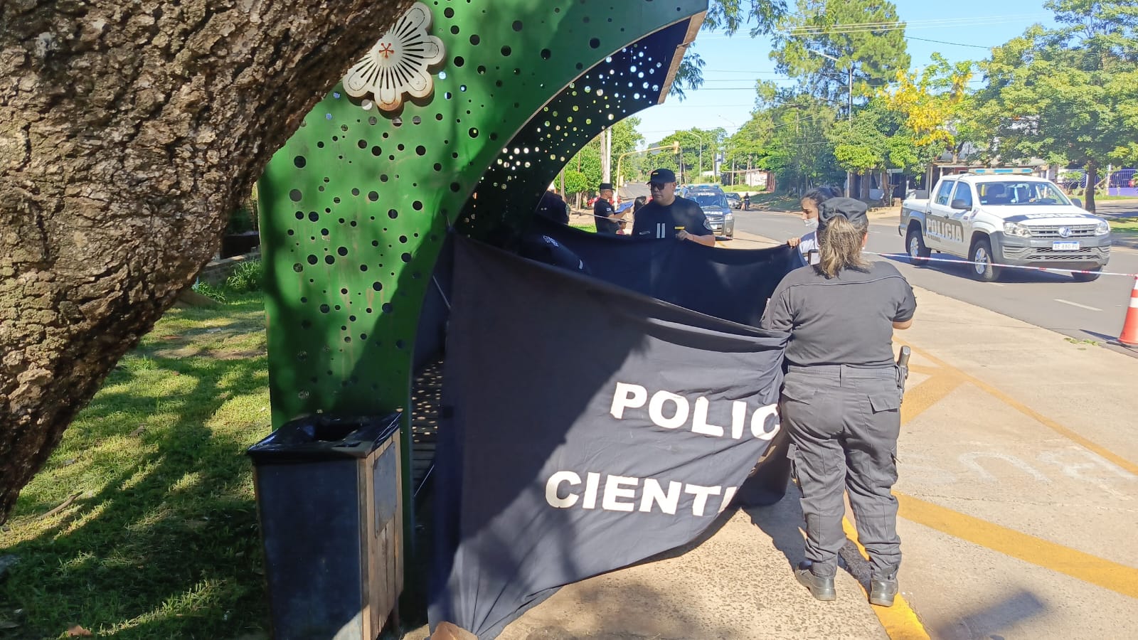 Se descompensó y murió en un parada de colectivos en Posadas