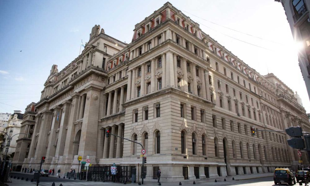 reyes destitución corte