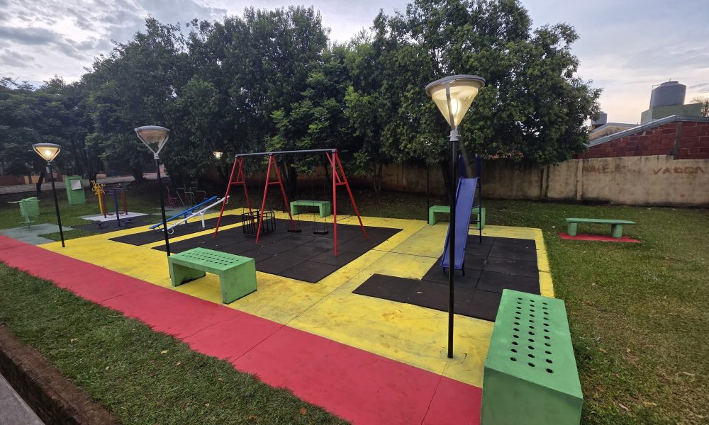 La Municipalidad de Alem puso en valor la plaza del barrio Juan Pablo II